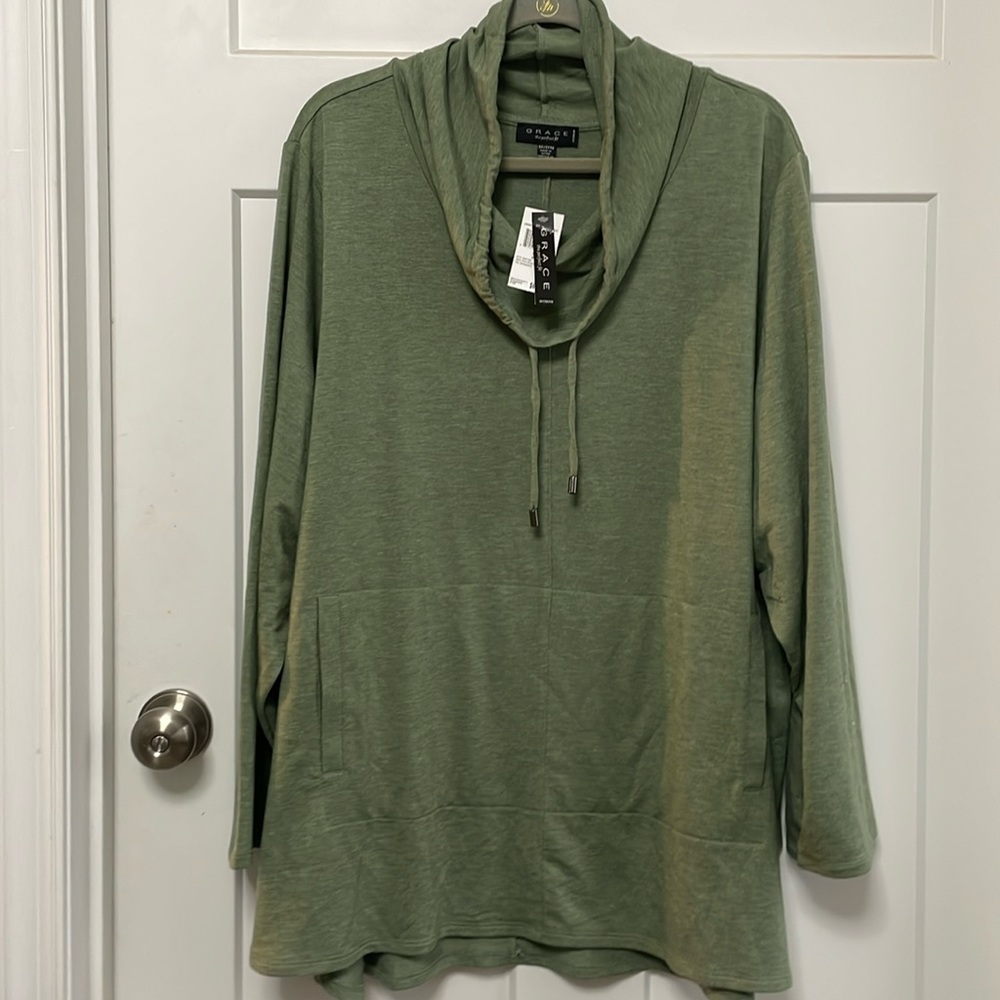 NWT. size 3X. “Grace the perfect fit” lightweight pullover. Pockets